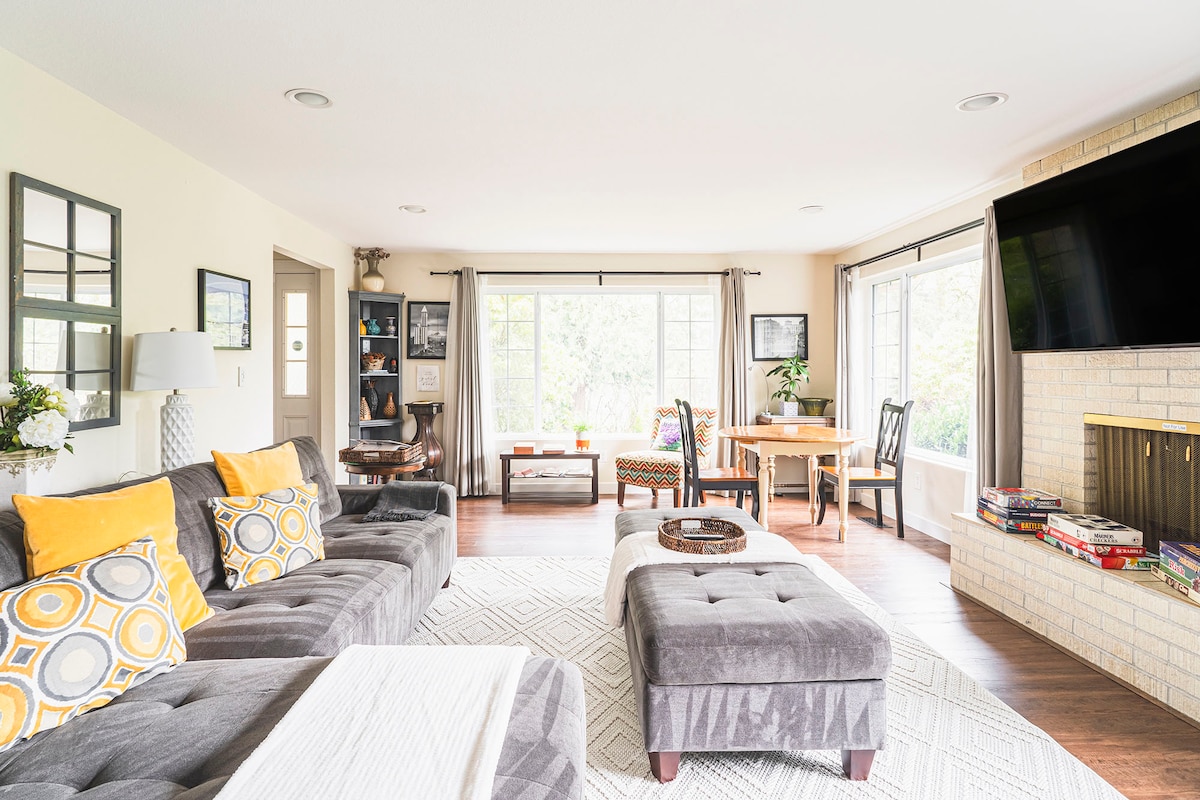 Issaquah Cottage with Chef's Kitchen - Image 2