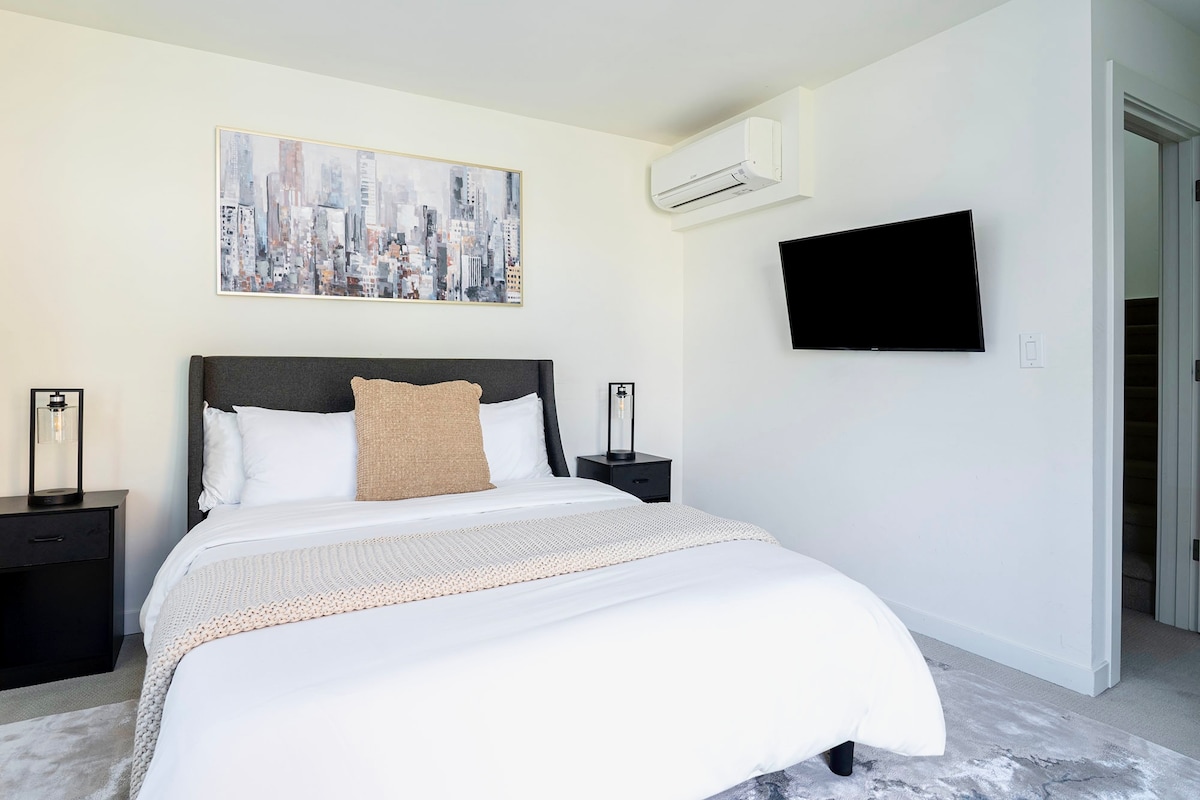 Modern Tri-Level Townhouse Green Lake - Image 3