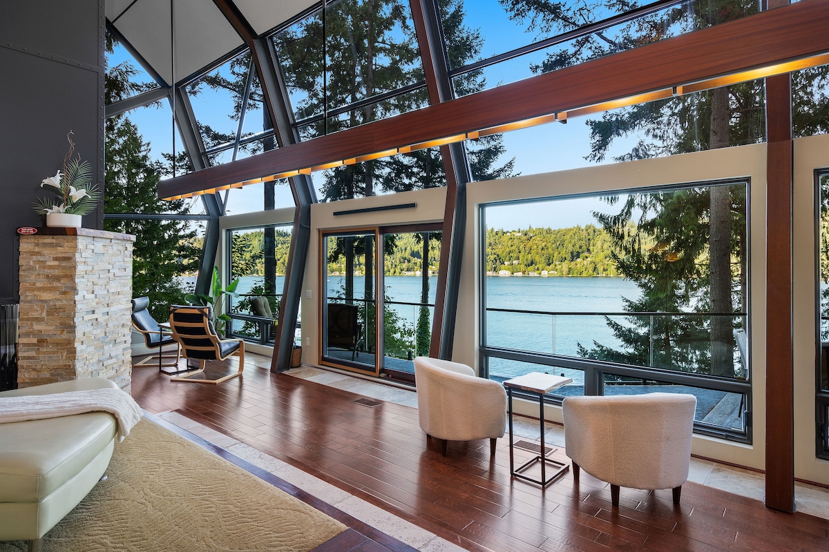 Lakefront Glass House Retreat - Image 2