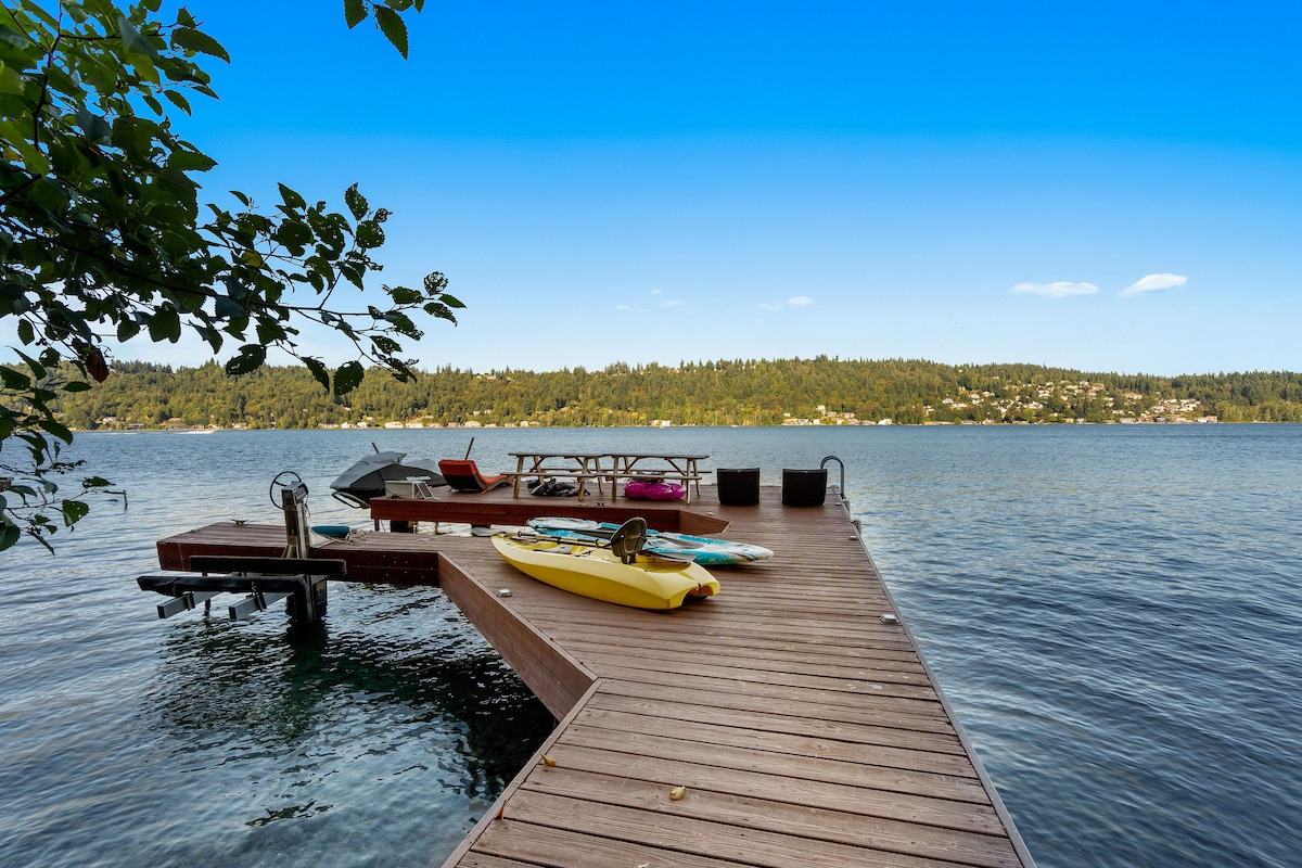 Lakefront Glass House Retreat - Image 5