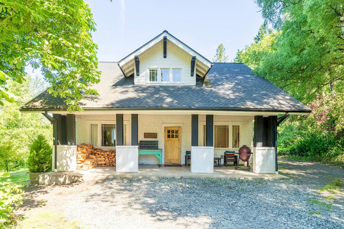 Artist's Farmhouse Retreat