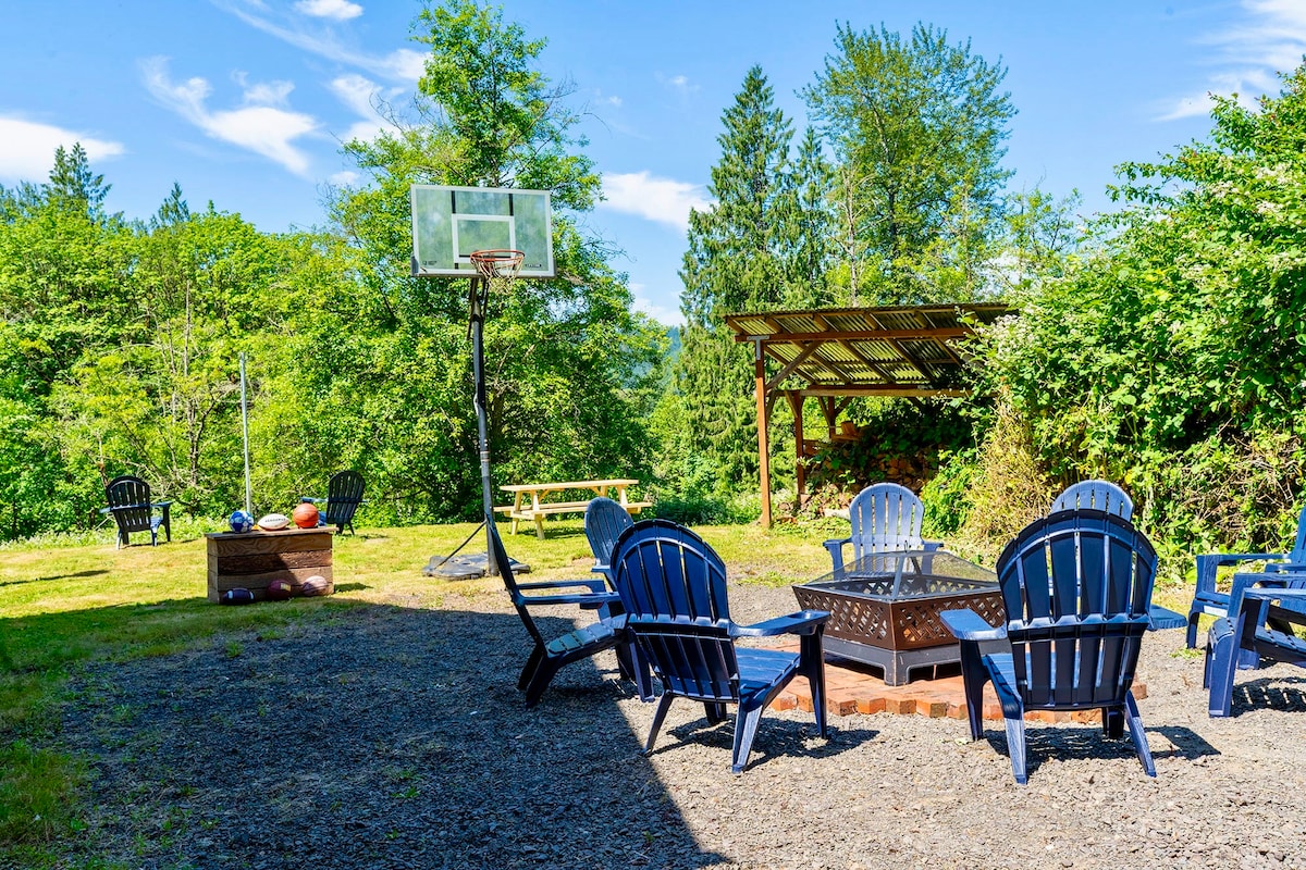 Artist's Farmhouse Retreat - Image 4