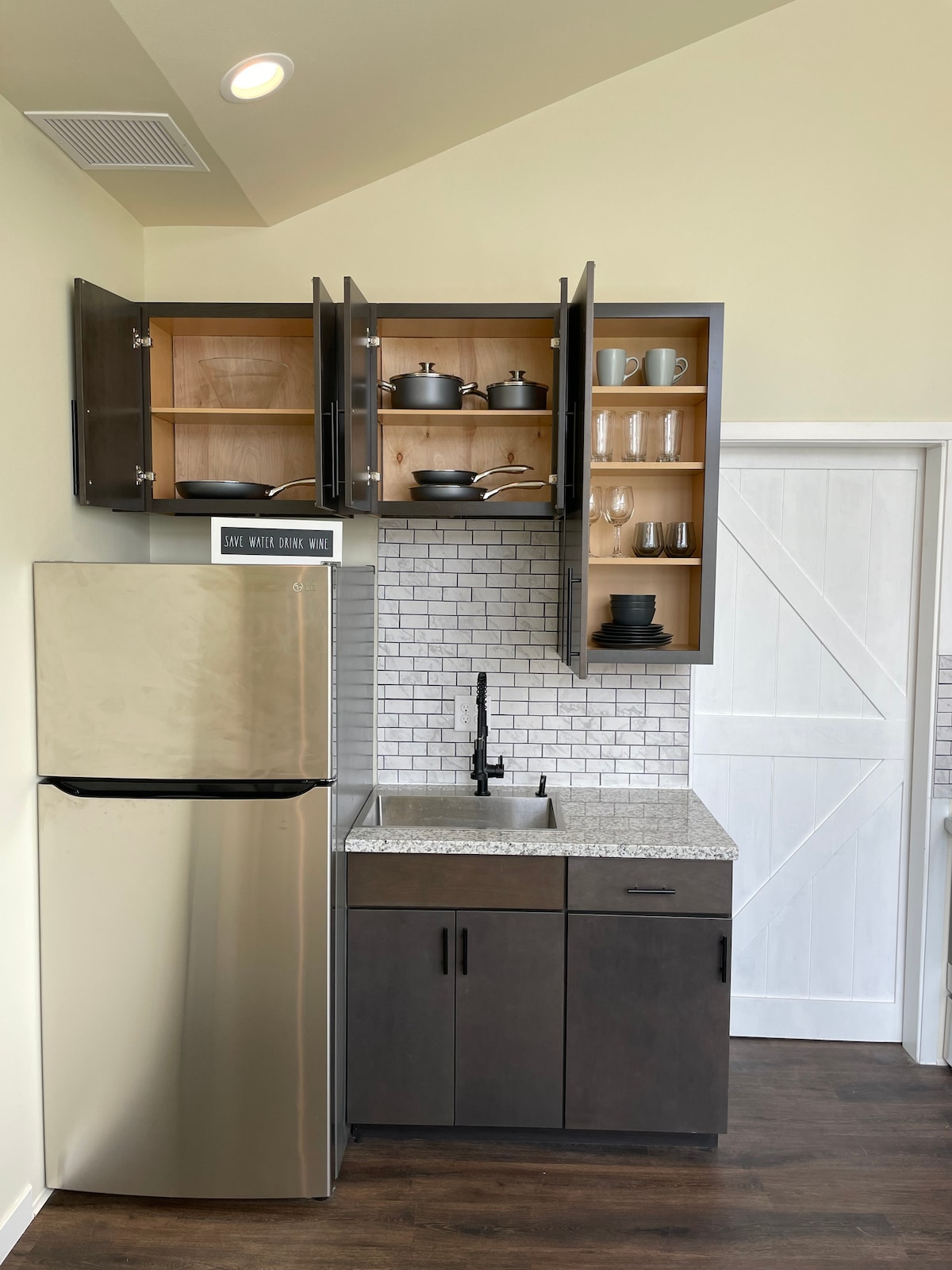 Modern Private Guesthouse Wine Country - Image 4