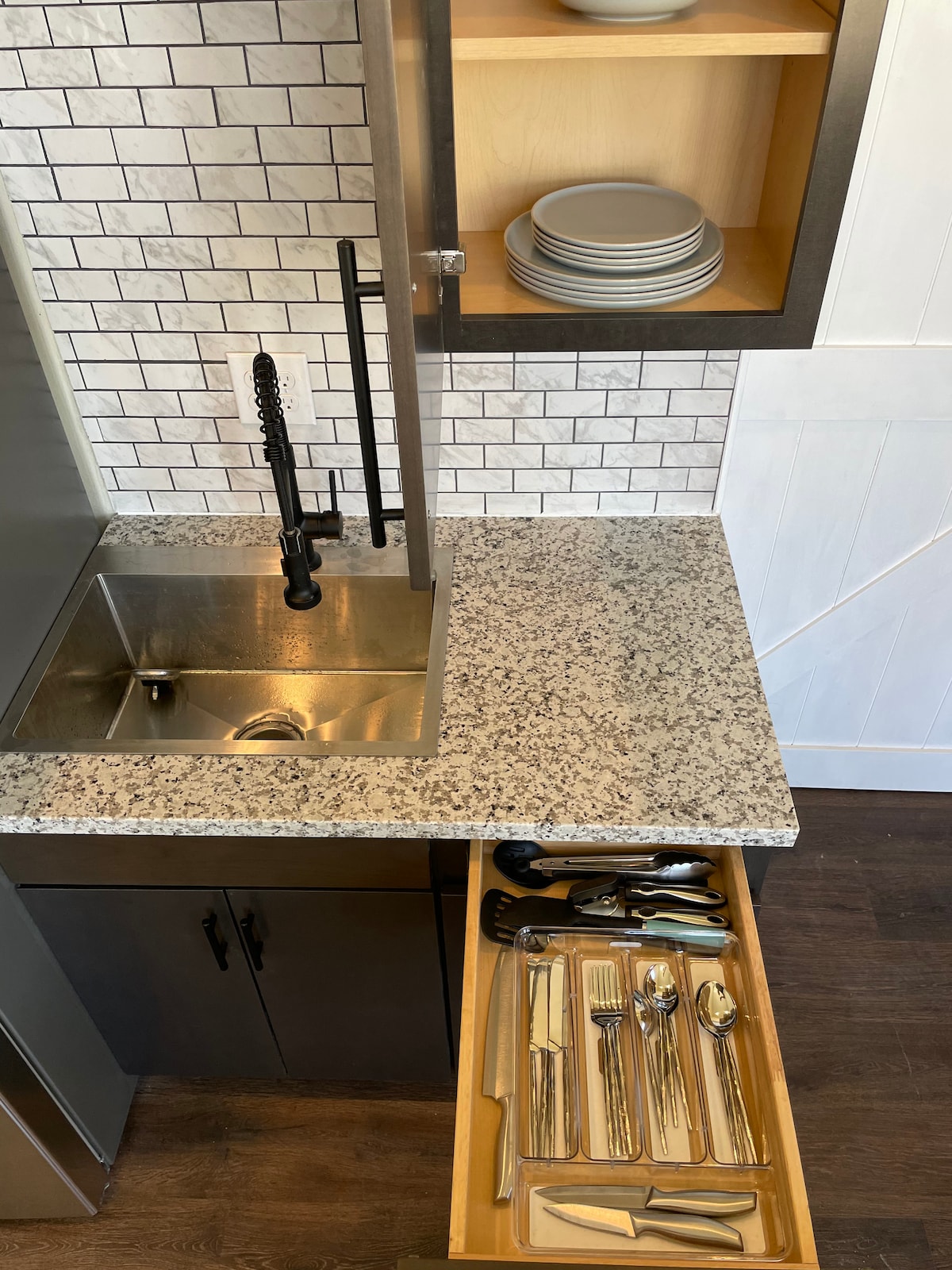 Modern Private Guesthouse Wine Country - Image 5