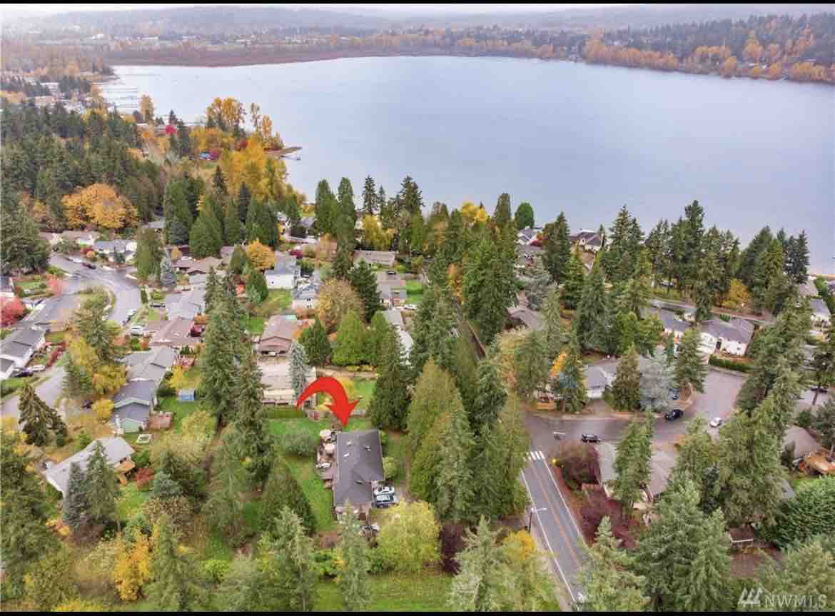 Lake Sammamish Home with Chef's Kitchen - Image 2