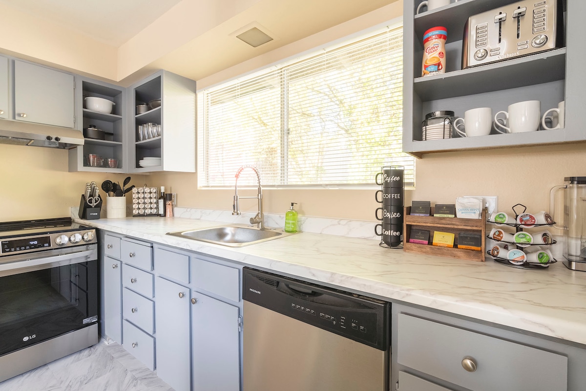 Walkable Downtown Redmond Condo - Image 3