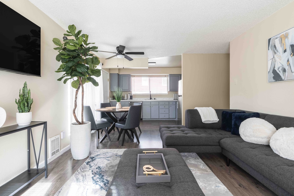 Vibrant Downtown Condo - Image 5