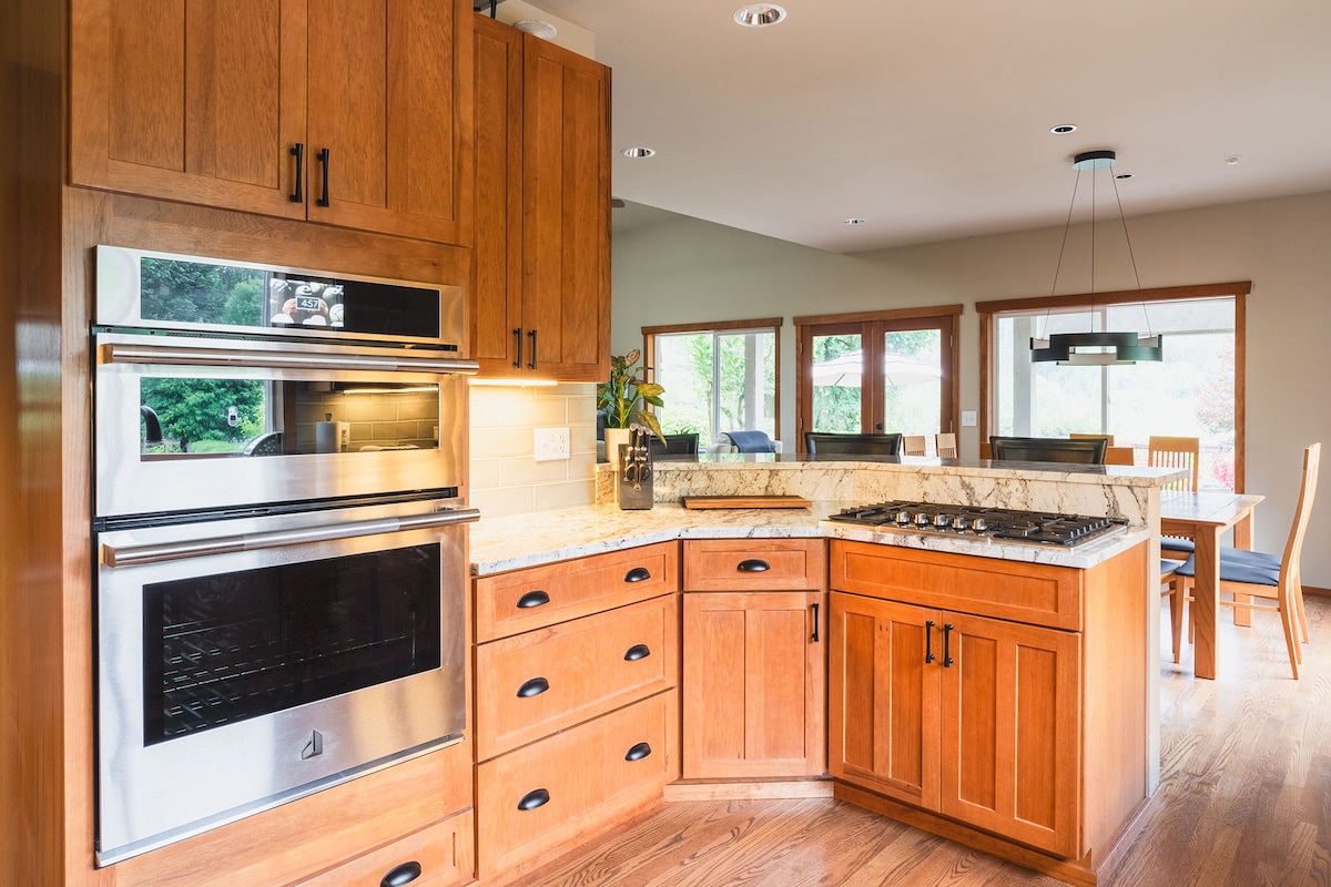 Poppyrosa Estate with Mountain Views - Image 4